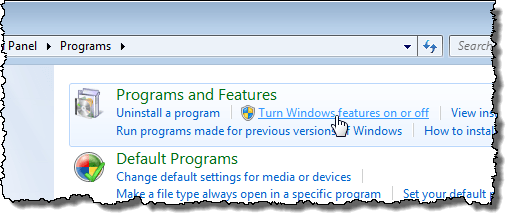 Nhấp vào Bật hoặc tắt tính năng Windows trong Windows 7
